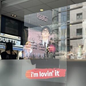 韓国マクドナルド店頭のG-DRAGON関連ビジュアル