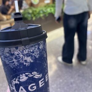 テイクアウトしたCHAGEEのカップ